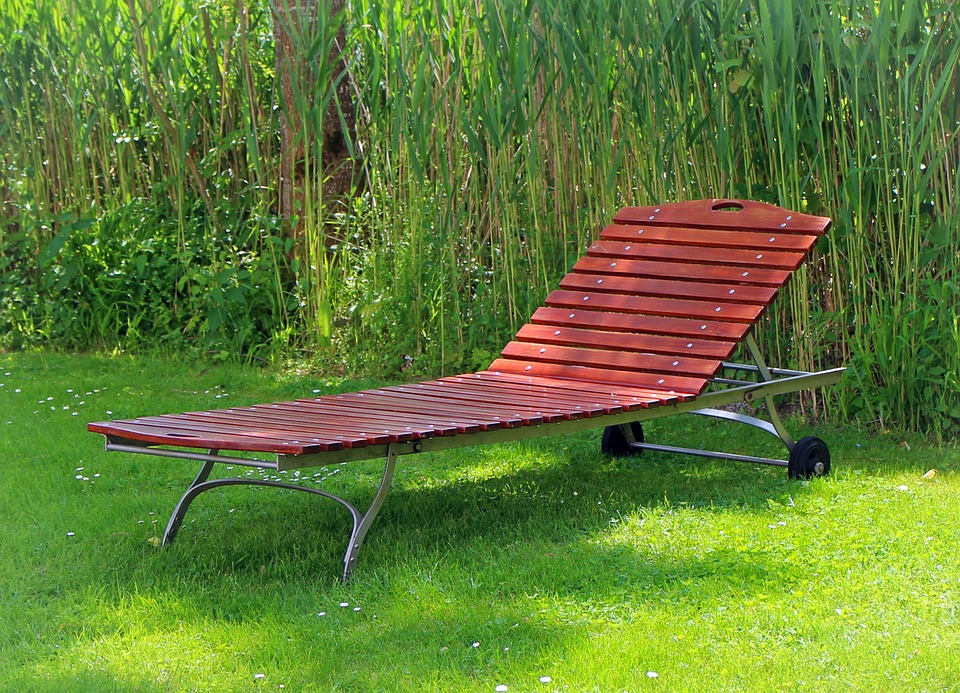 sezlong in gradina