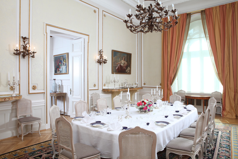 ambasada-dining