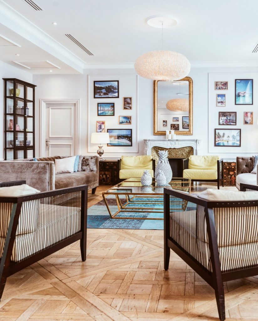 Cum decorezi în stil shabby chic
